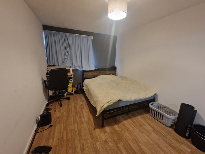 Room Western Avenue in Rutherglen