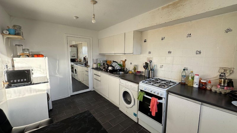 Room Western Avenue in Rutherglen