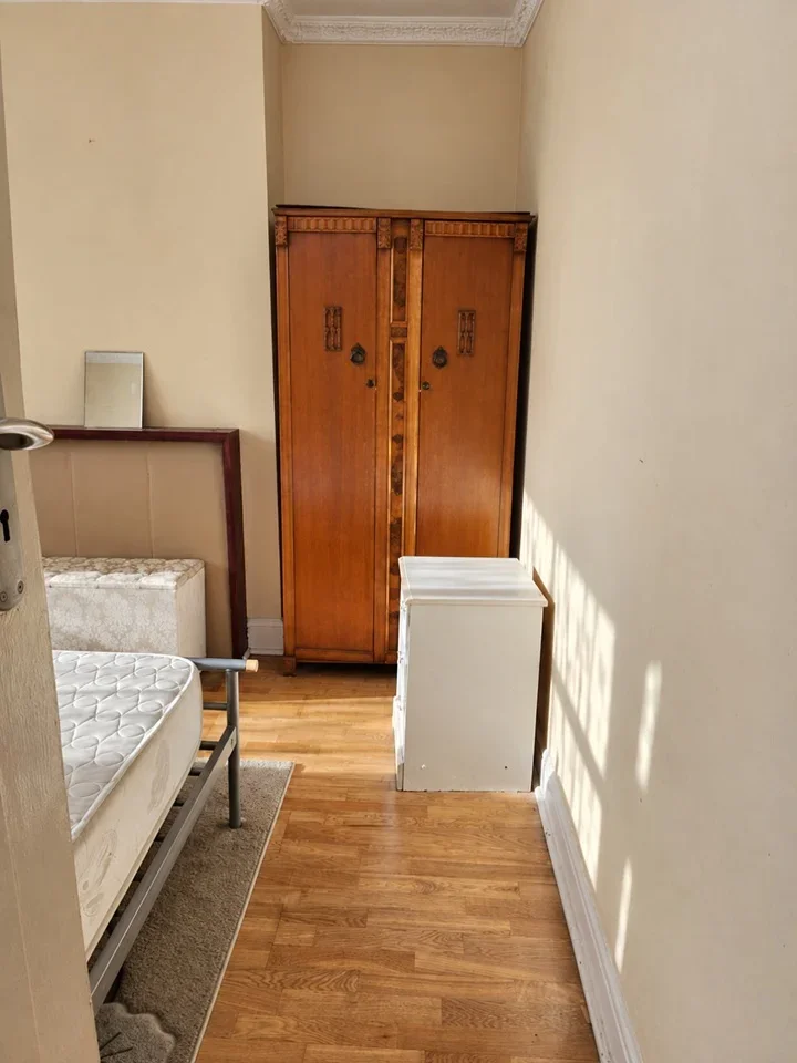 Room Wood Close in Greater London