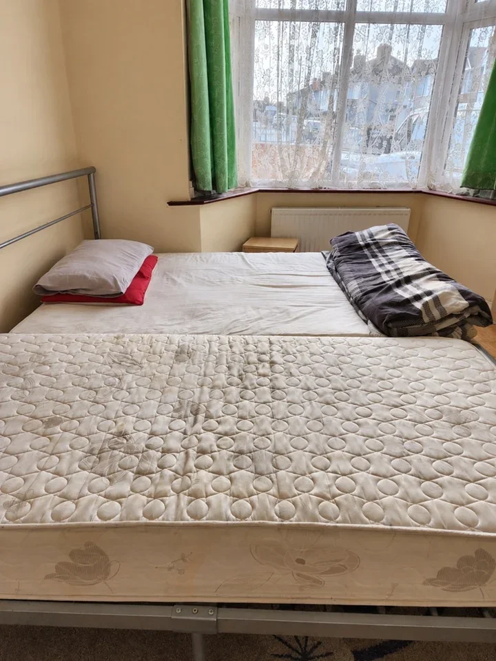 Room Wood Close in Greater London