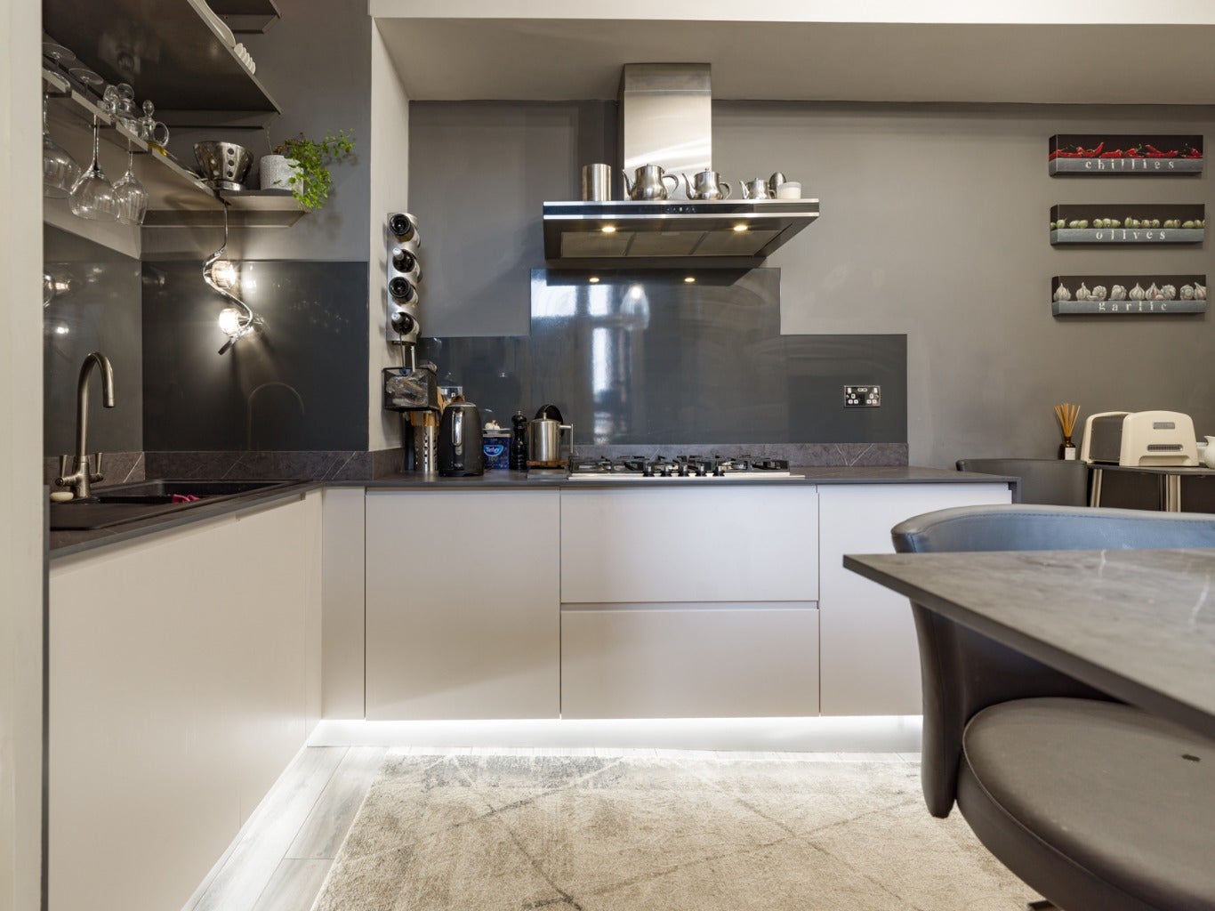 Flat Eskdale Terrace in Newcastle upon Tyne