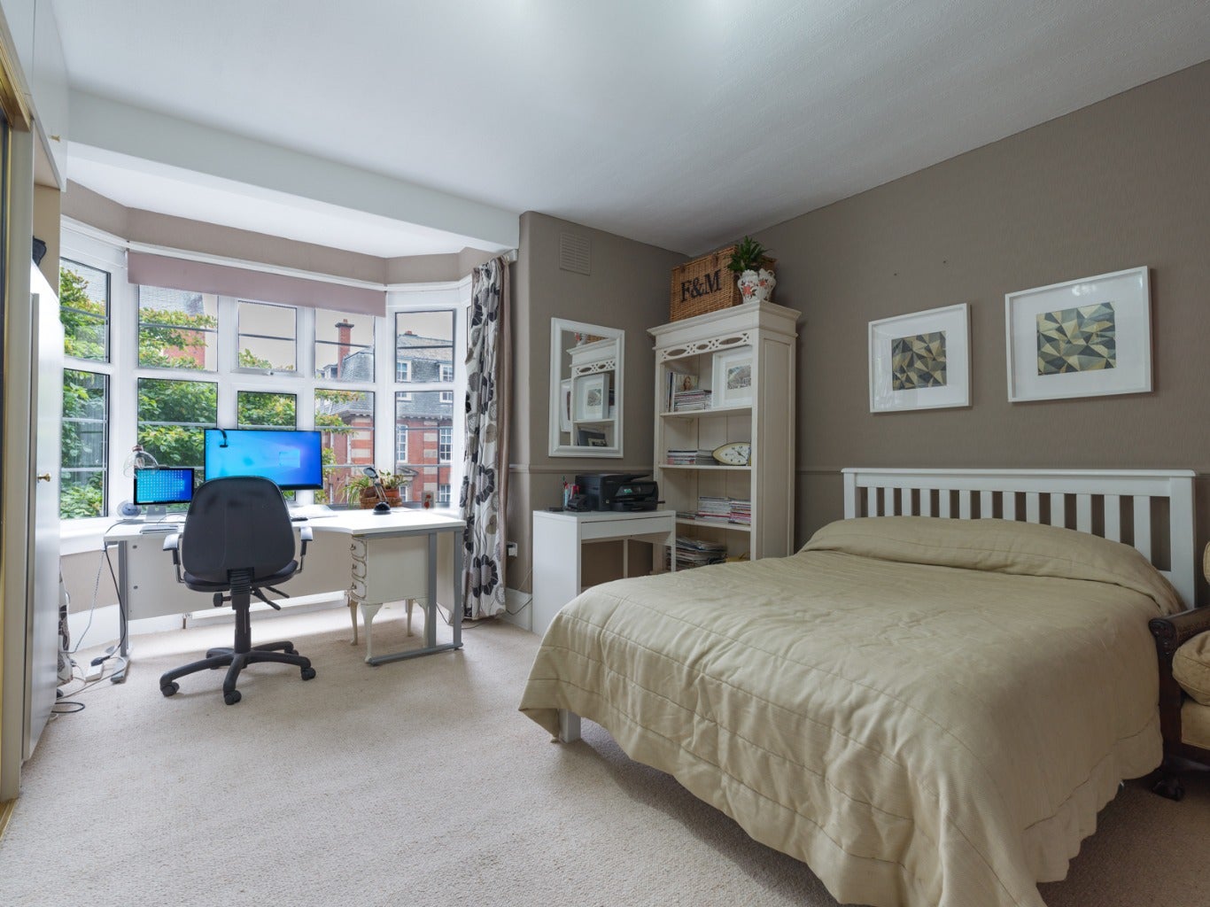 Flat Eskdale Terrace in Newcastle upon Tyne