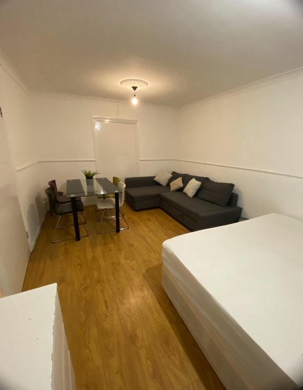 Room Bosun Close in Greater London