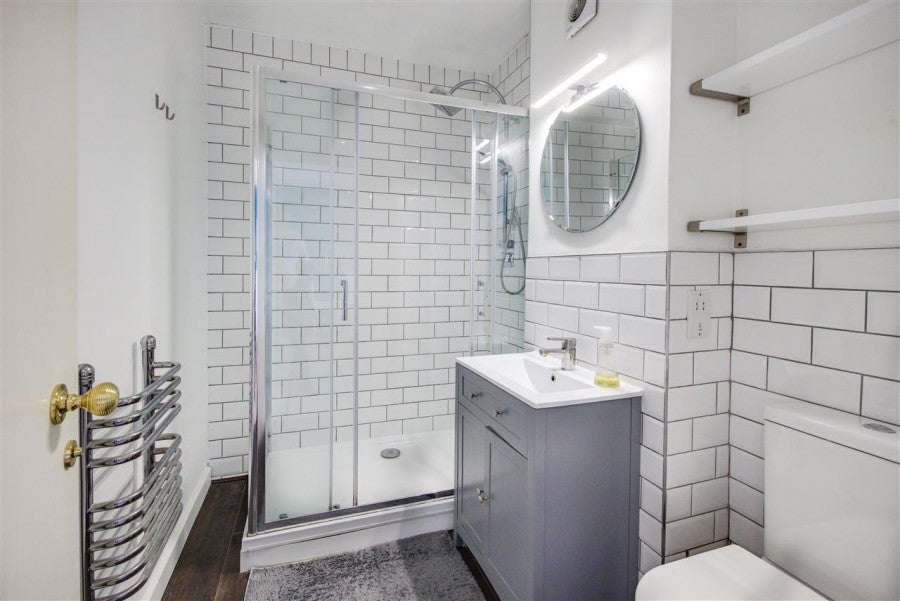 Flat Poplar Walk in Greater London