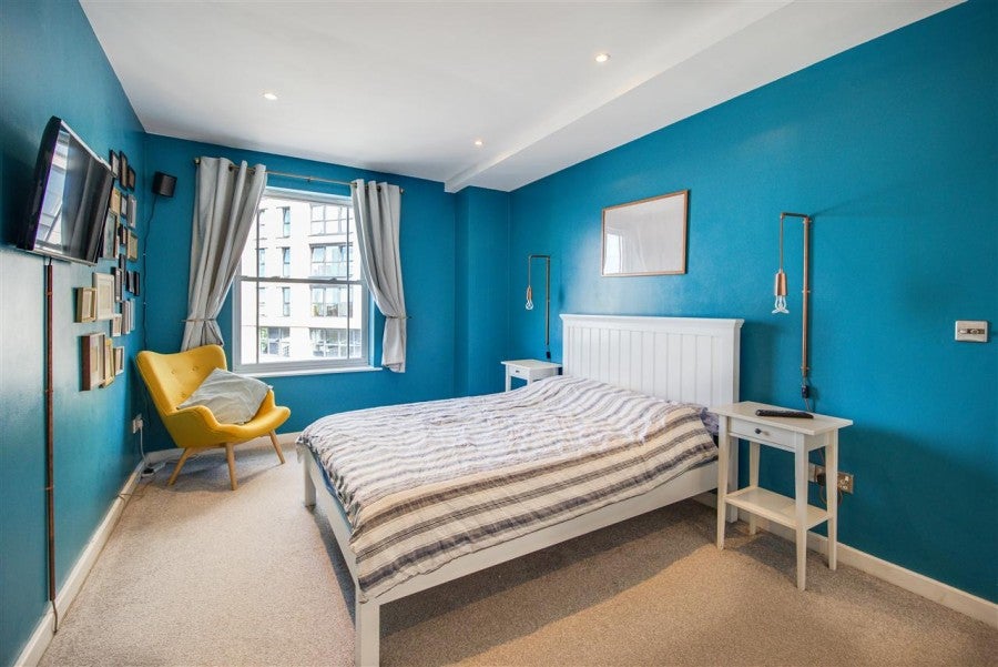Flat Poplar Walk in Greater London