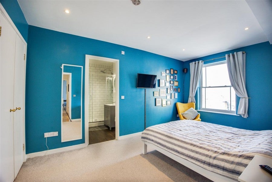 Flat Poplar Walk in Greater London