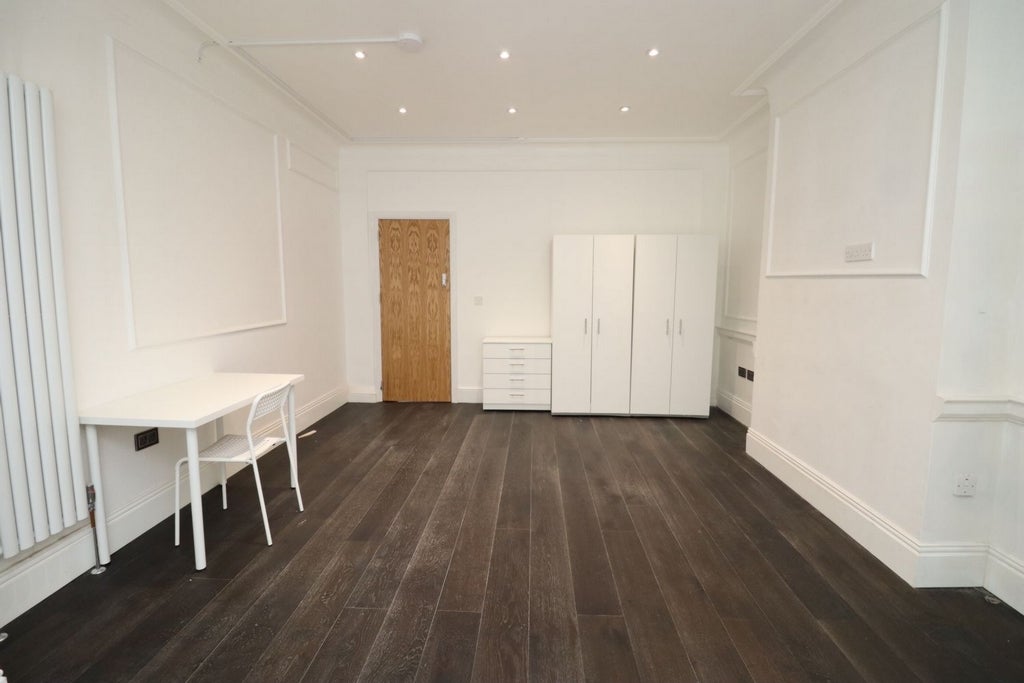 Room Globe Road in Greater London