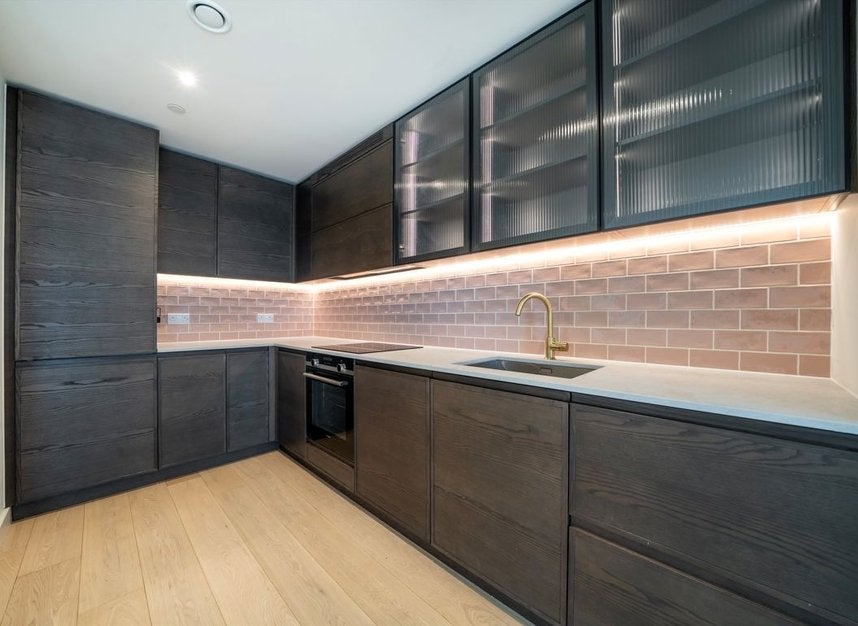 Flat Royal Crest Avenue in Greater London