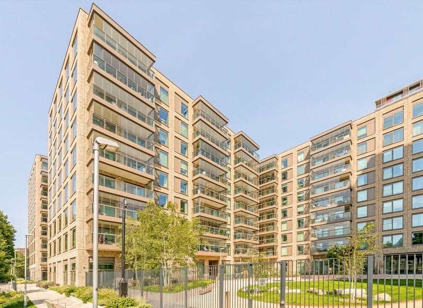 Flat Royal Crest Avenue in Greater London