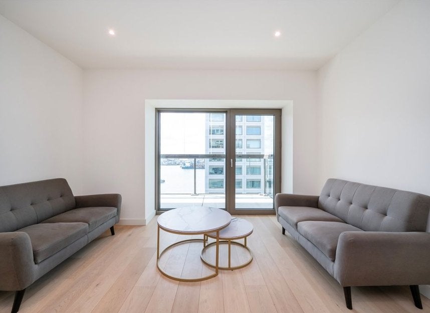 Flat Royal Crest Avenue in Greater London