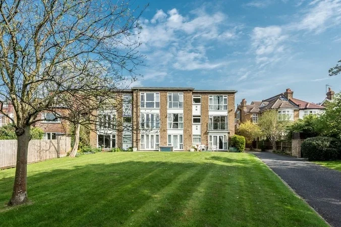 Flat Cambridge Road in Greater London