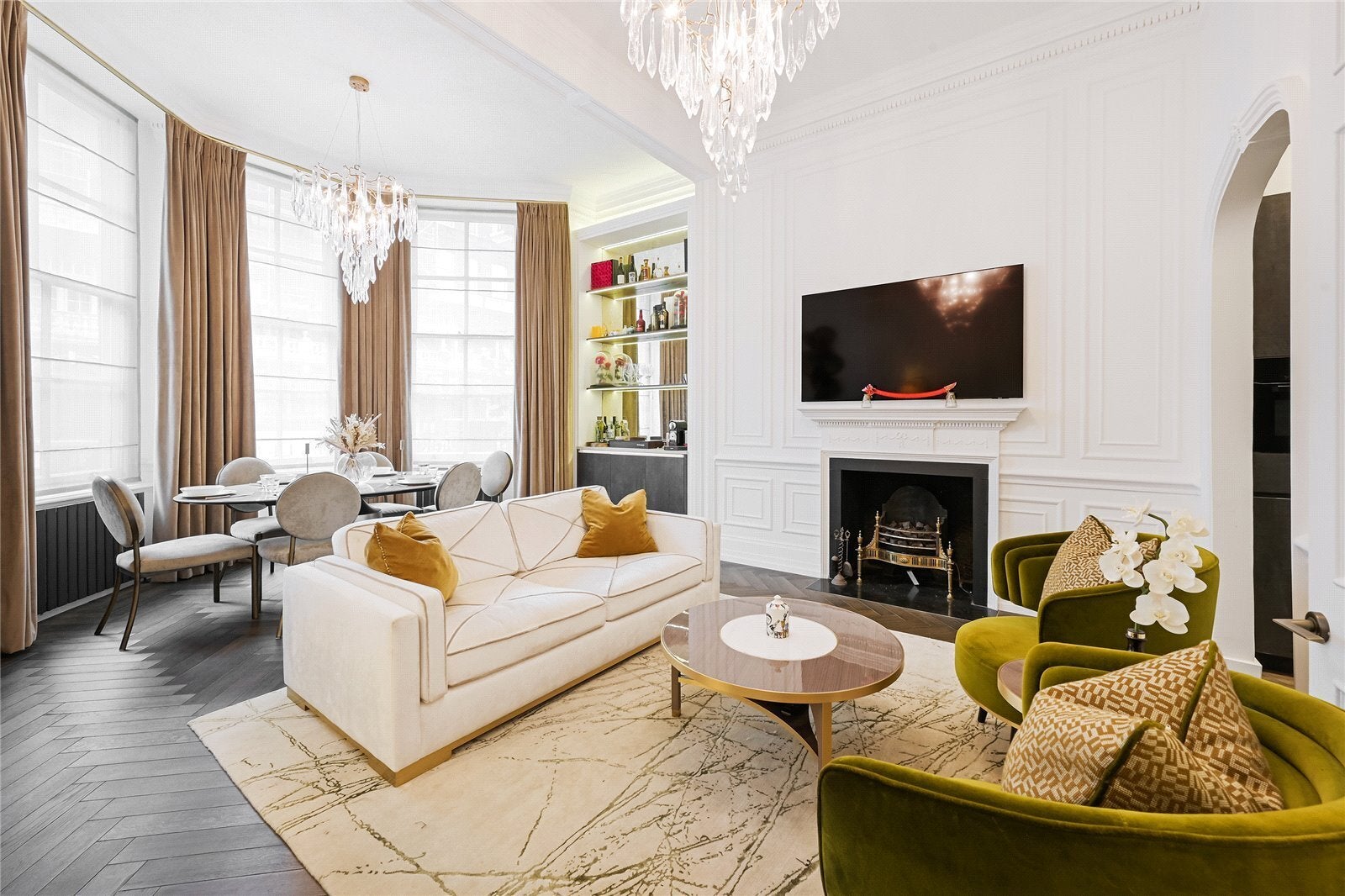 Flat Pont Street in Greater London