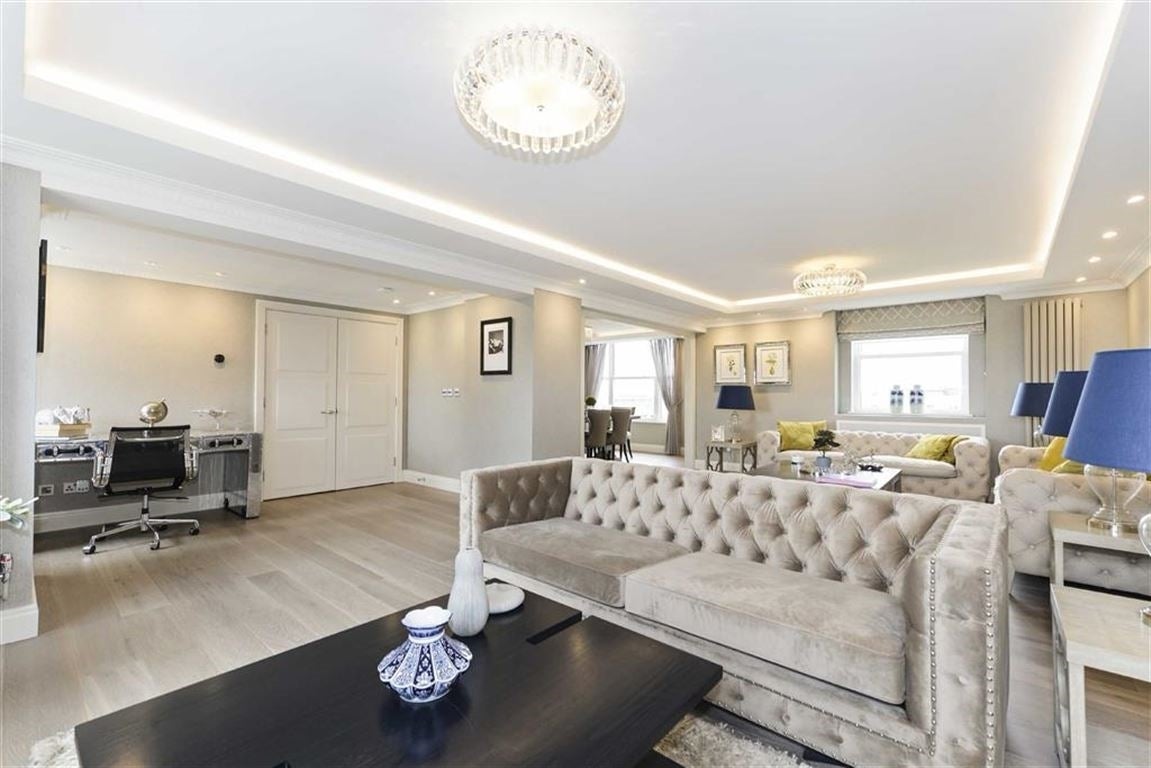 Flat Boydell Court in Greater London