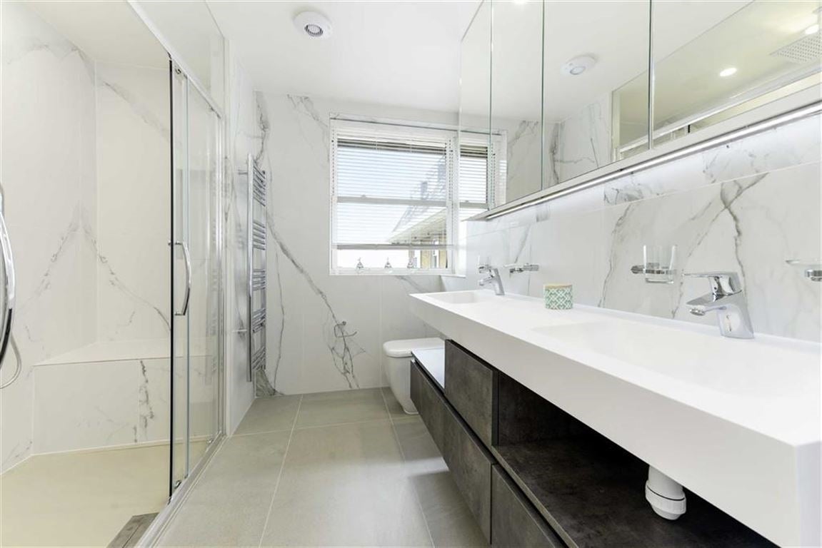 Flat Boydell Court in Greater London