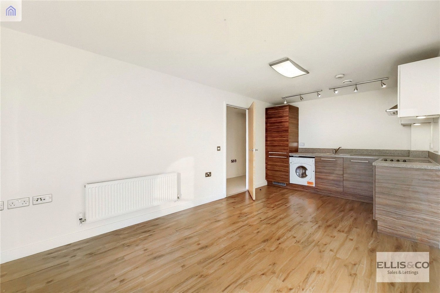 Flat The Green in Greater London