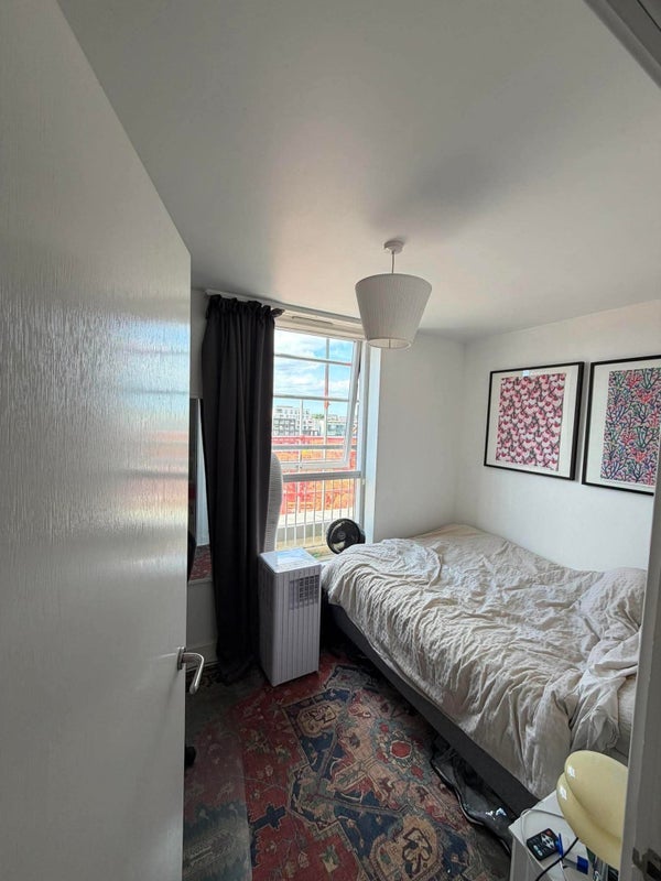 Room Wenlock Street in Greater London