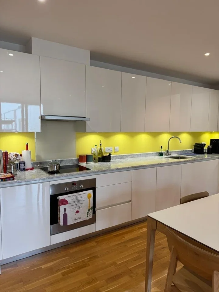 Flat Honour Lea Avenue in Greater London
