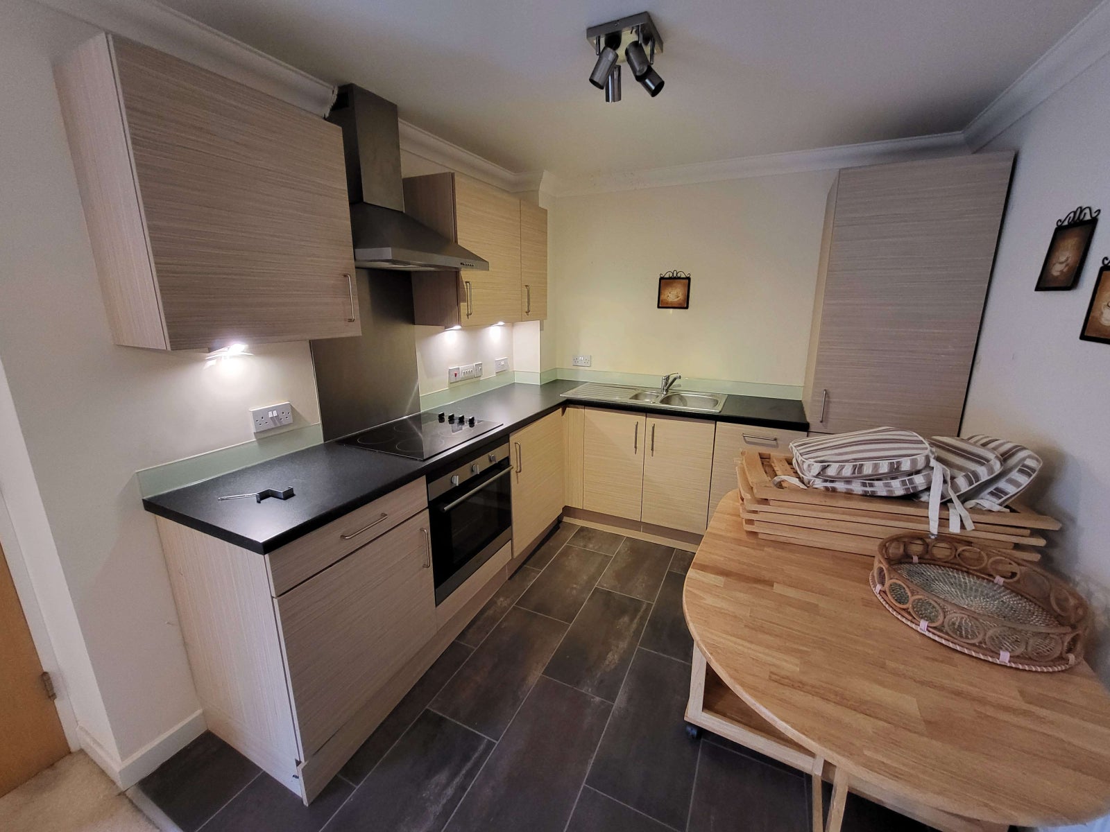 Flat Hitchin Road in Luton