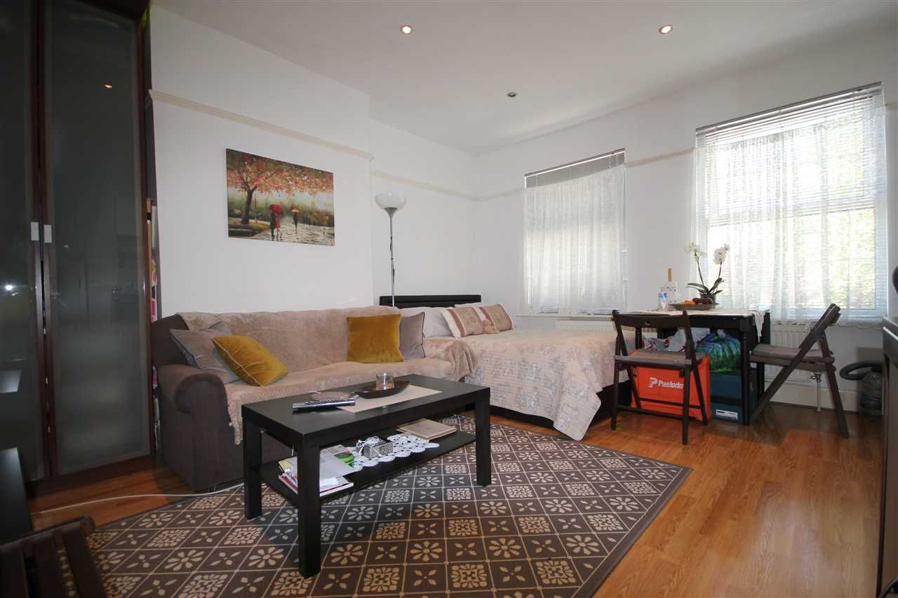 Flat Watford Road in Greater London