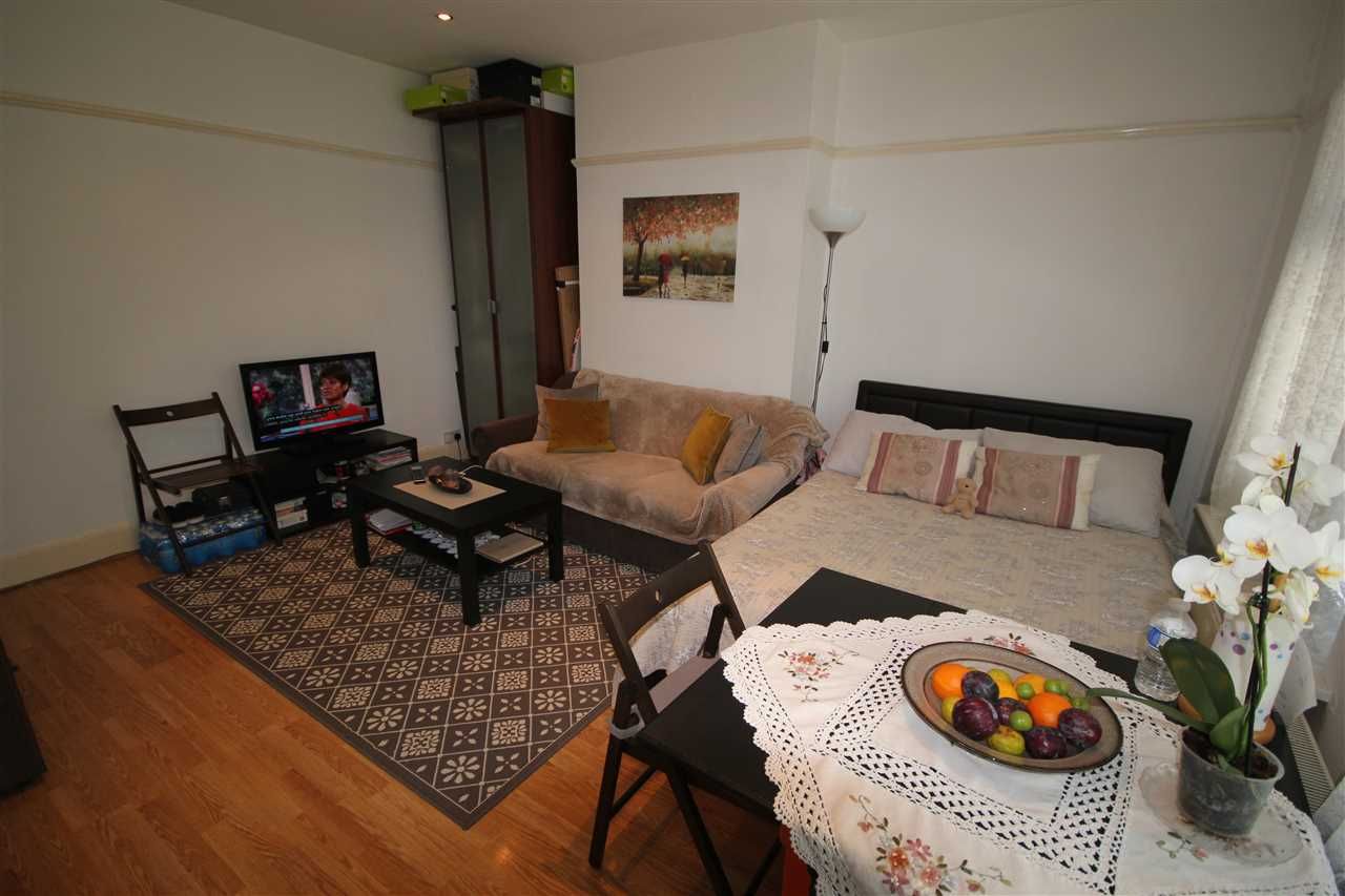 Flat Watford Road in Greater London