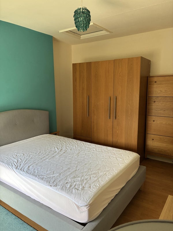 Room Crowndale Road in Greater London