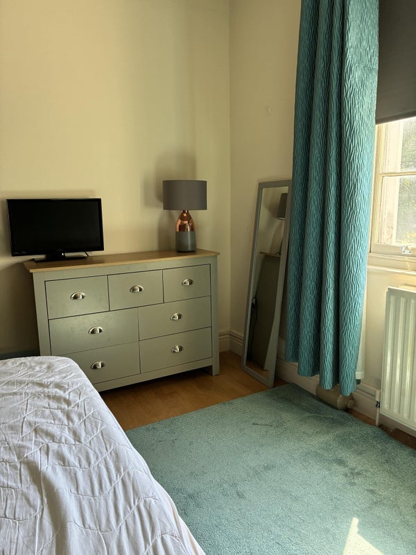 Room Crowndale Road in Greater London