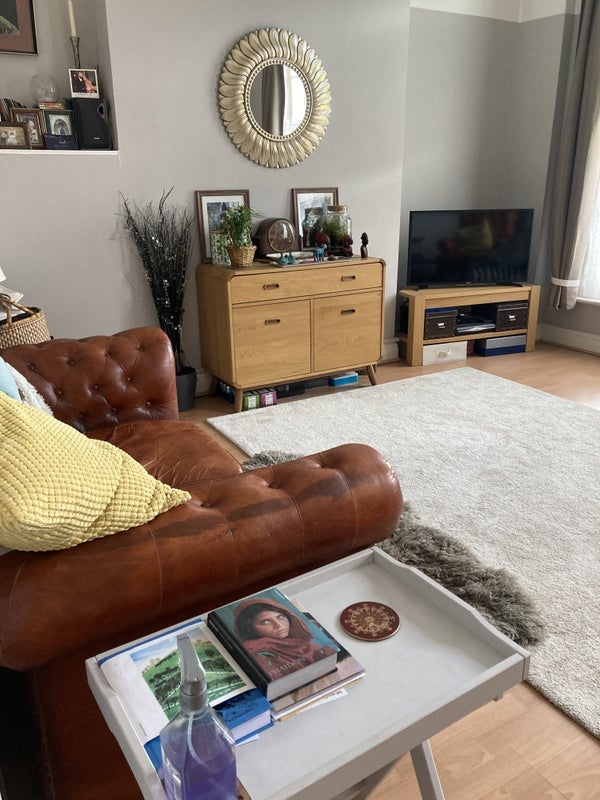 Room Crowndale Road in Greater London