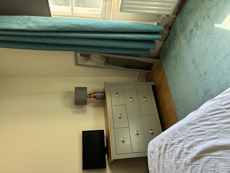 Room Crowndale Road in Greater London