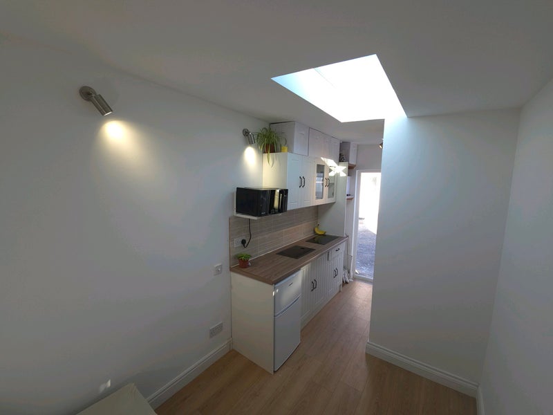 Room Broughton Road in Greater London