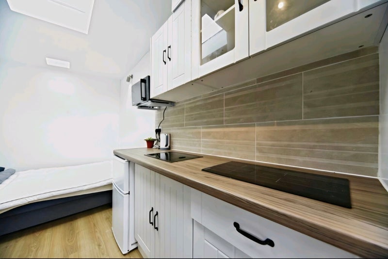 Room Broughton Road in Greater London