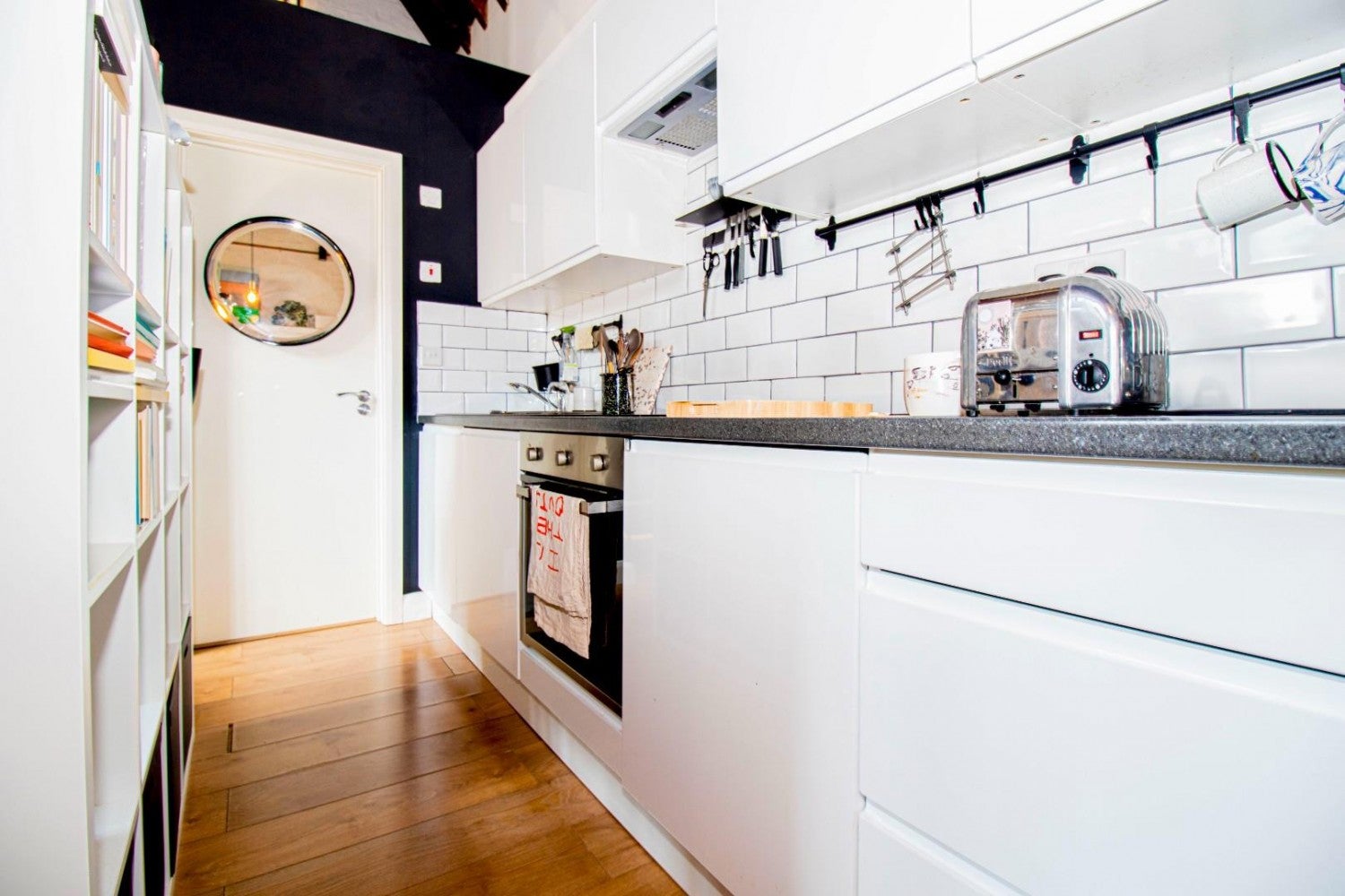 Flat Calvert Avenue in Greater London
