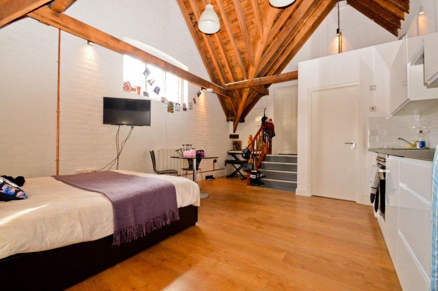 Flat Calvert Avenue in Greater London