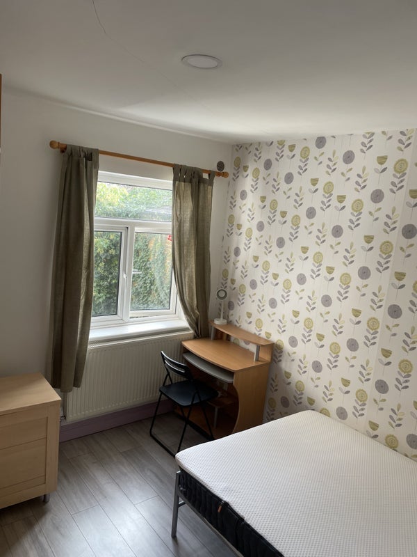 Room Mathews Park Avenue in Greater London