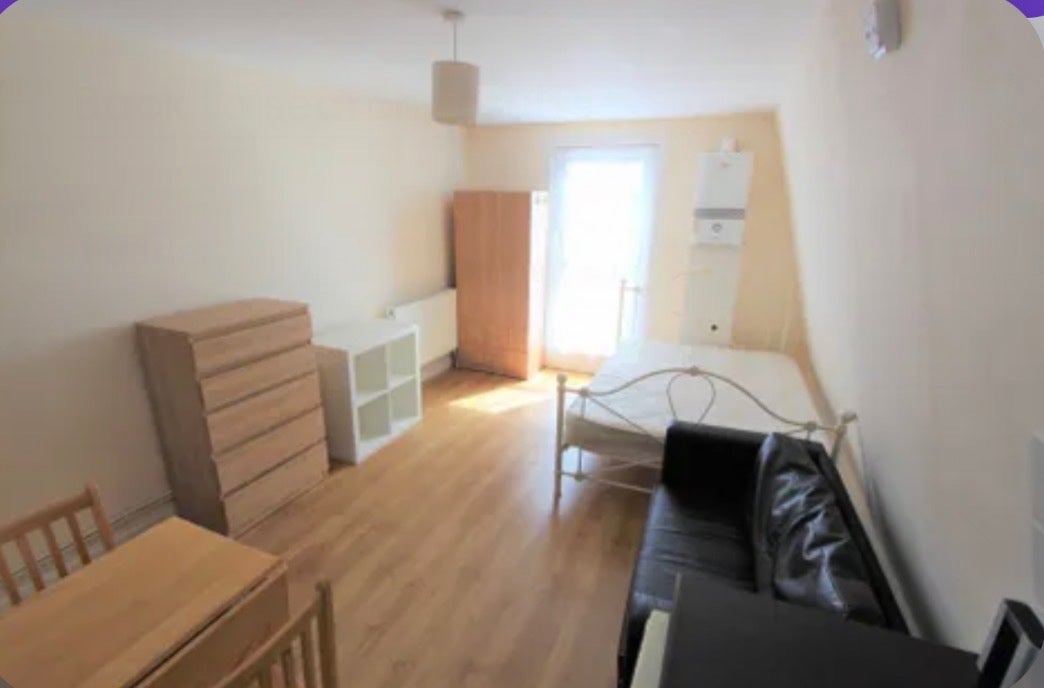 Flat Cornwallis Road in Greater London