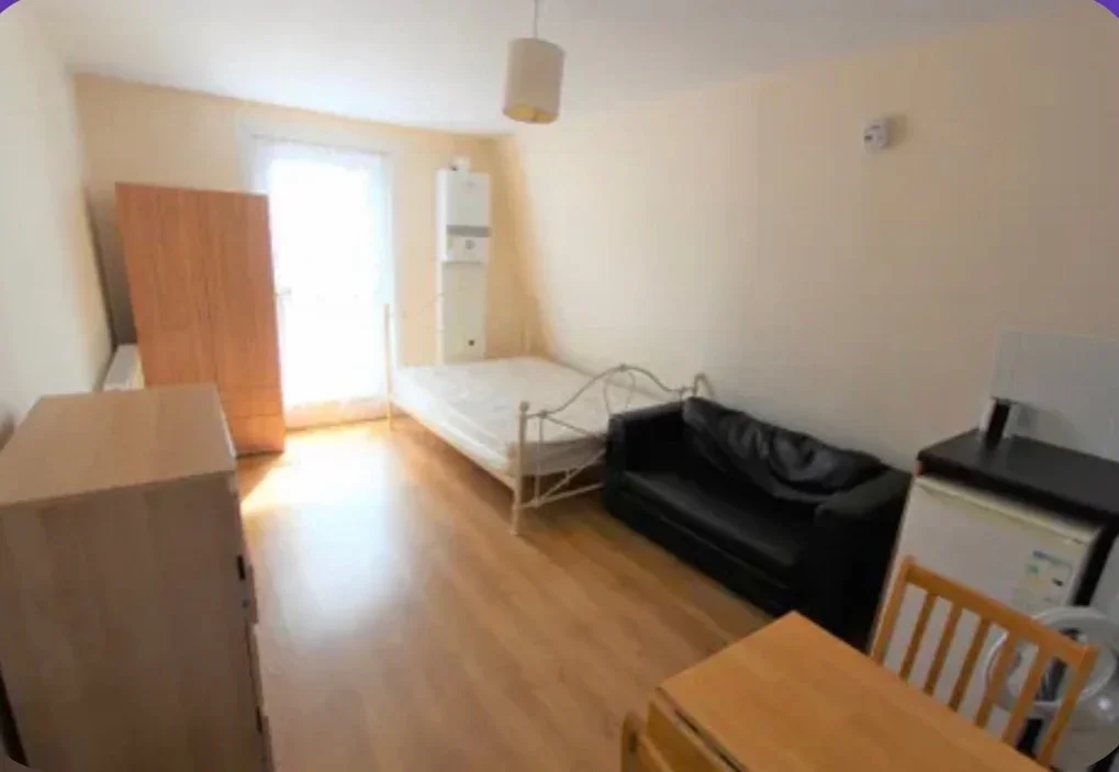 Flat Cornwallis Road in Greater London