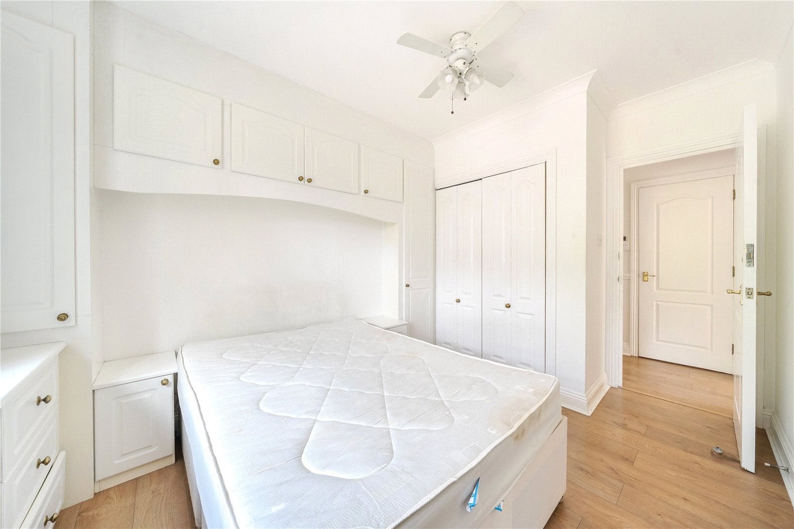 Flat Leathermarket Court in Greater London