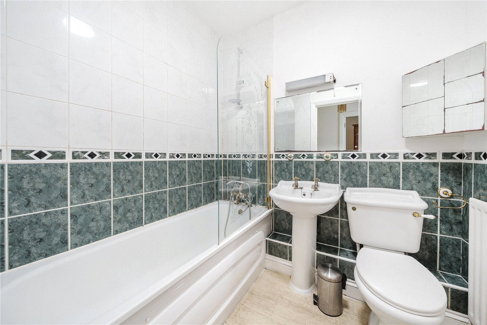 Flat Leathermarket Court in Greater London