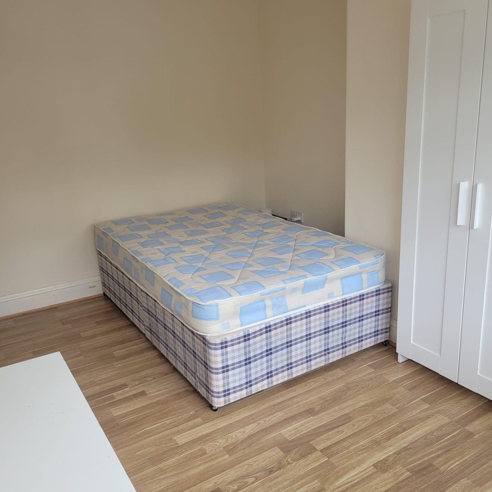 Flat Radley Road in Bristol