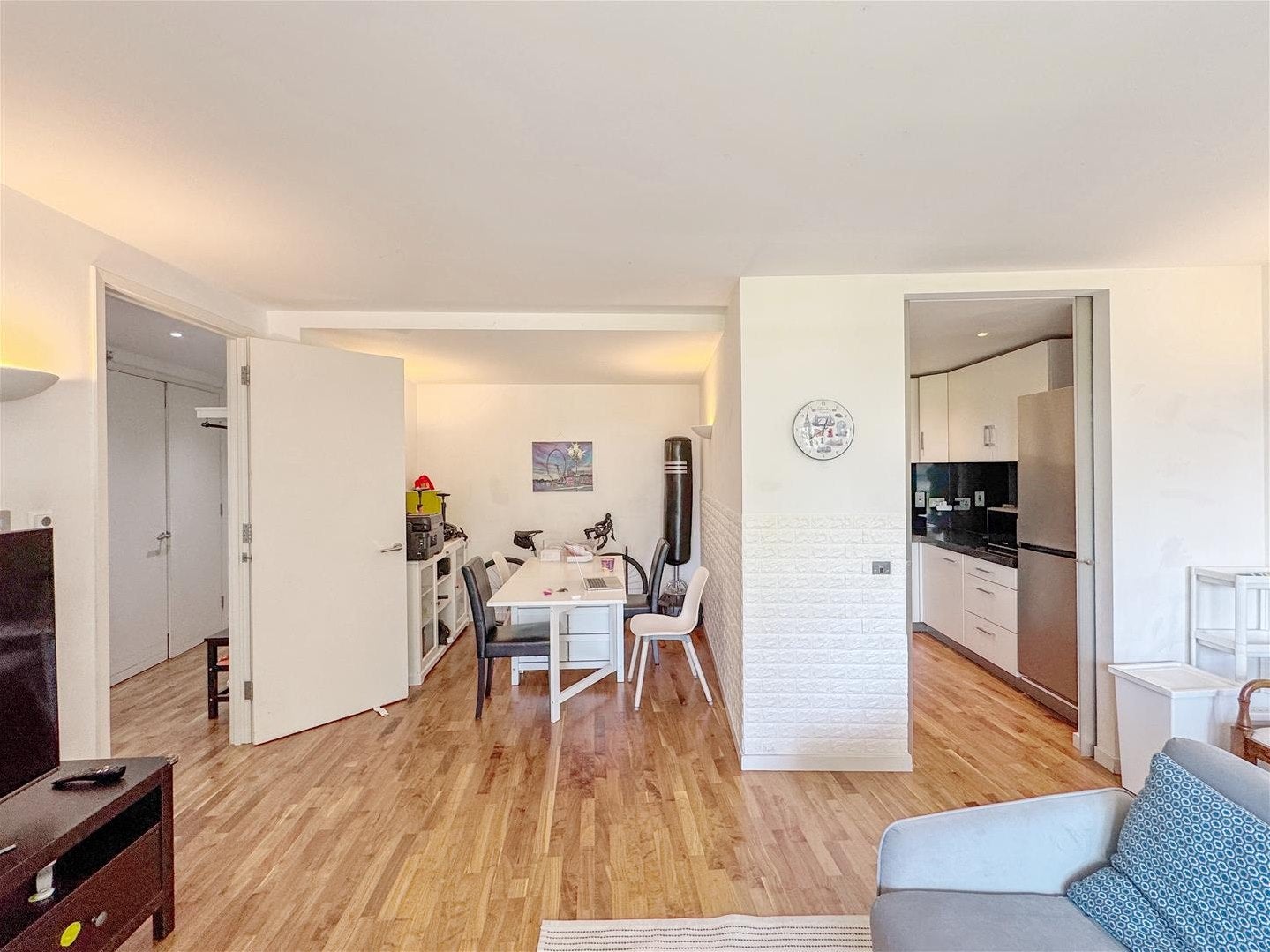 Flat Fairmont Avenue in Greater London