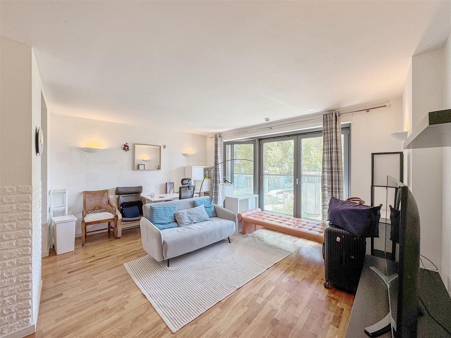 Flat Fairmont Avenue in Greater London
