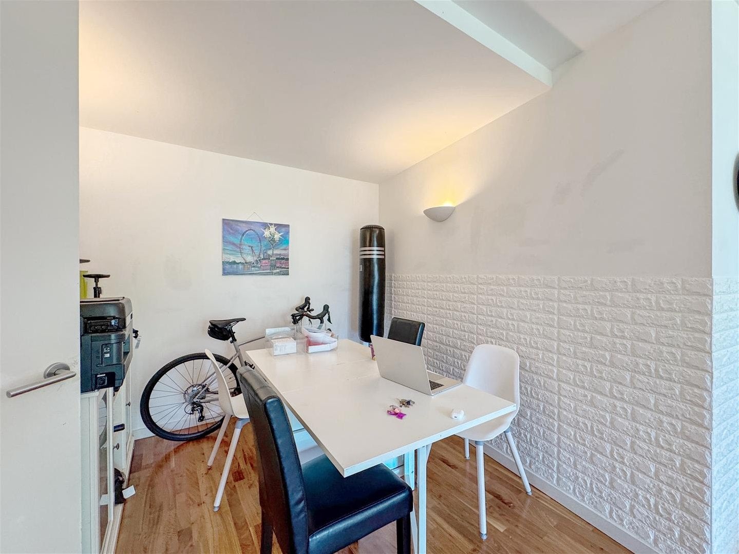 Flat Fairmont Avenue in Greater London