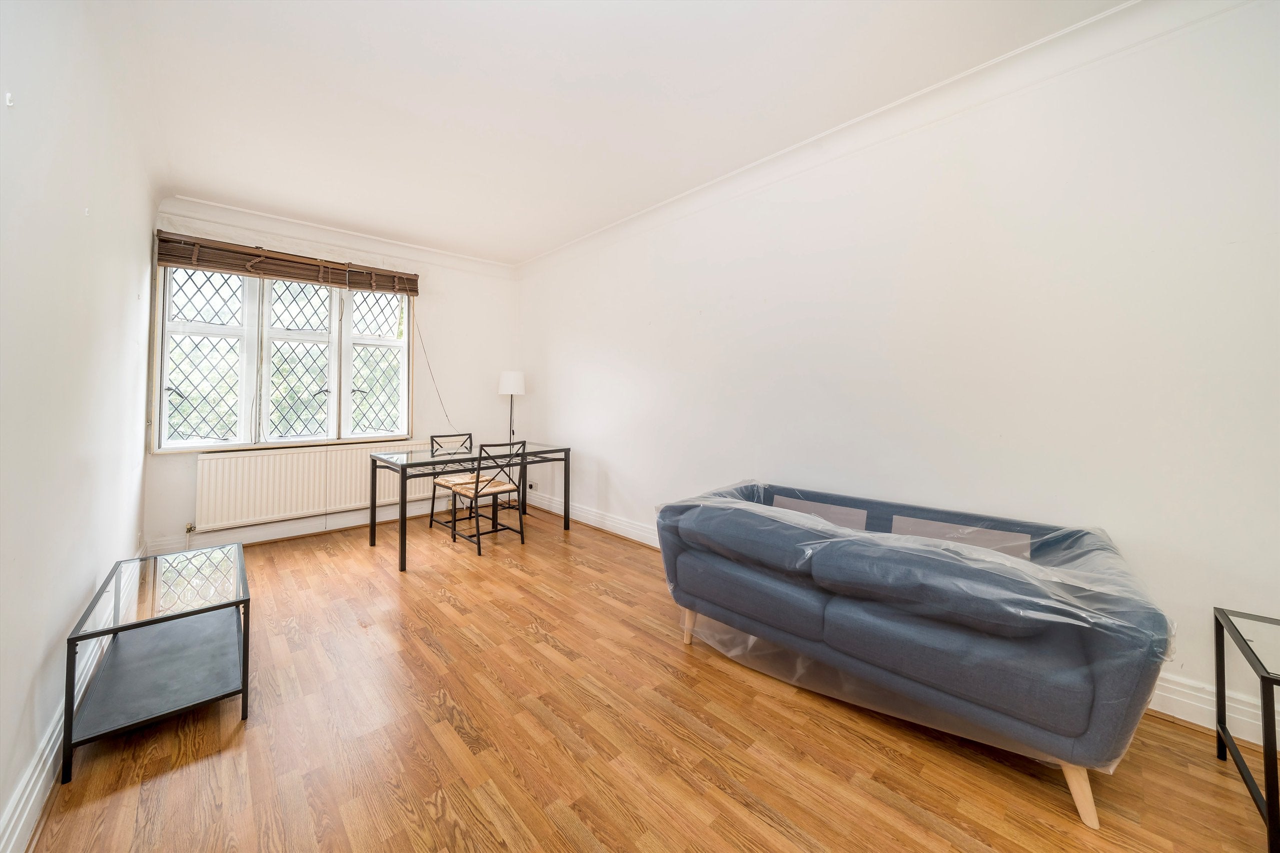 Flat Kensington Church Street in Greater London