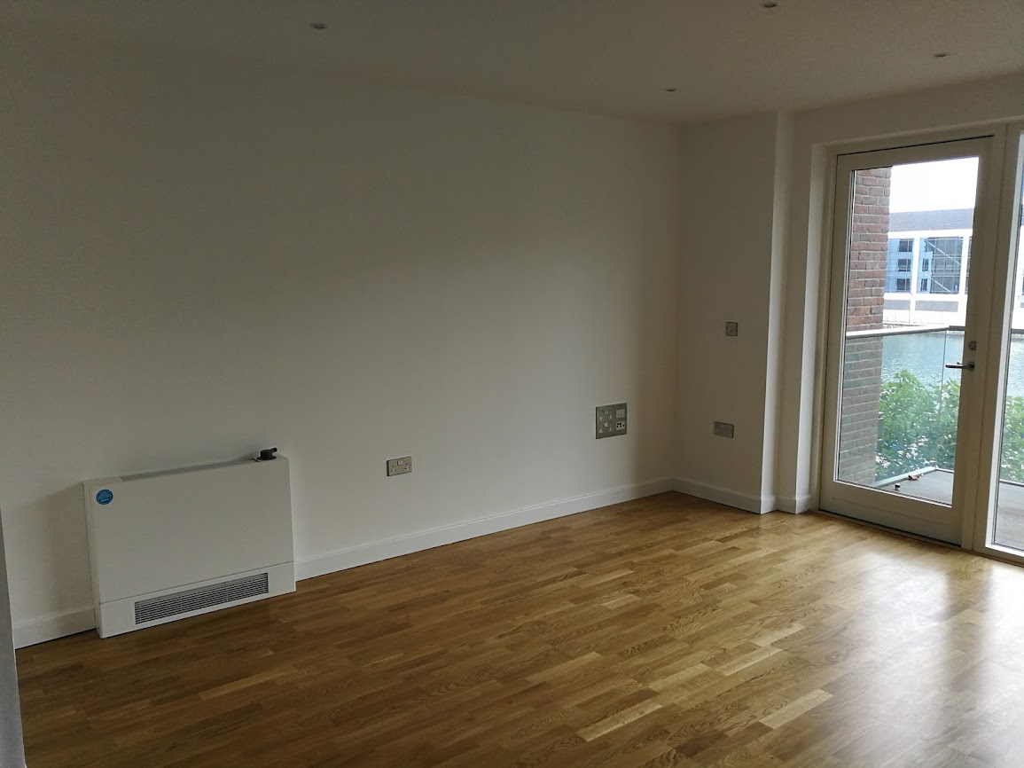 Flat Turnberry Quay in Greater London