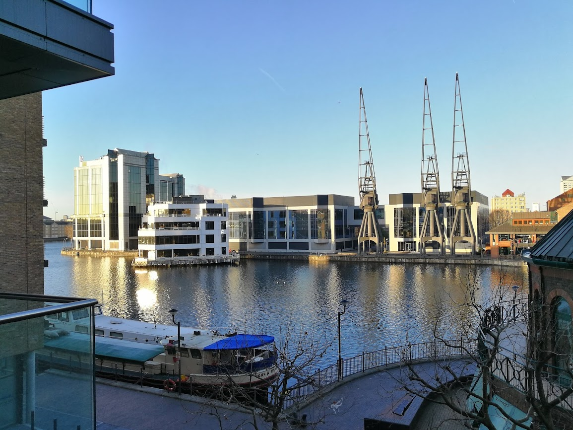Flat Turnberry Quay in Greater London