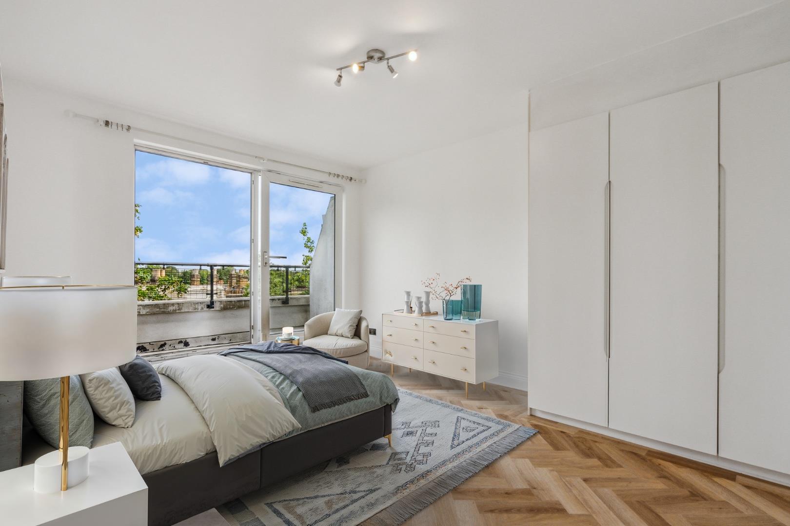 Flat Chiswick High Road in Greater London