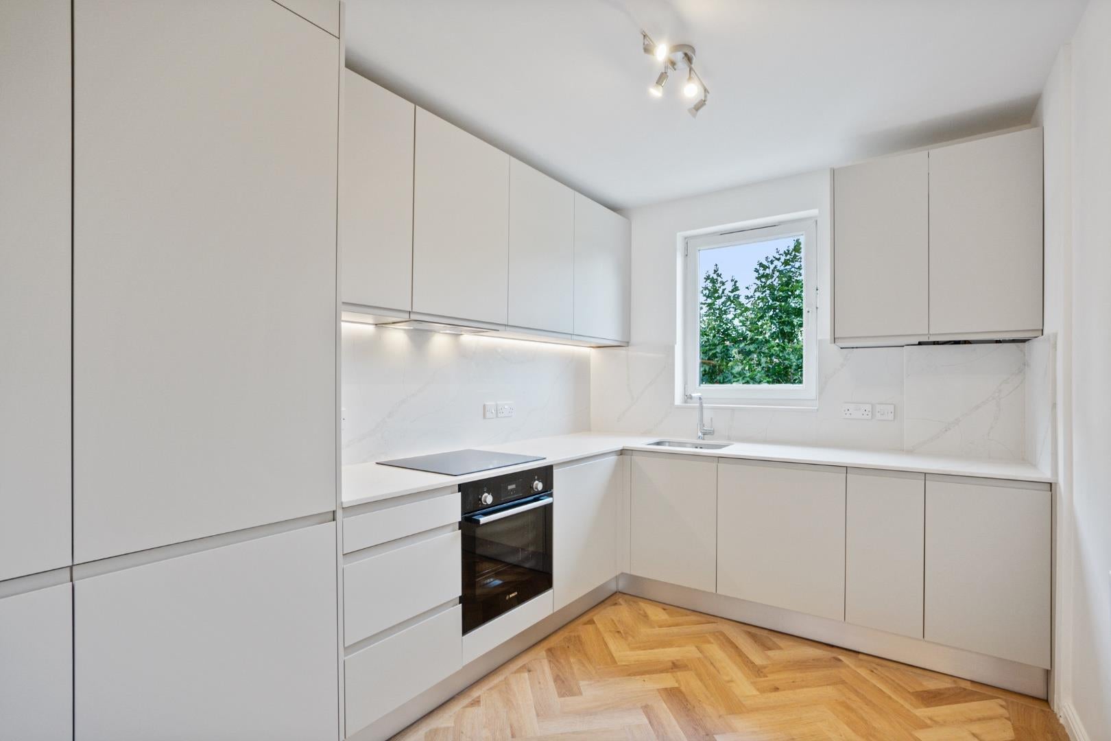 Flat Chiswick High Road in Greater London
