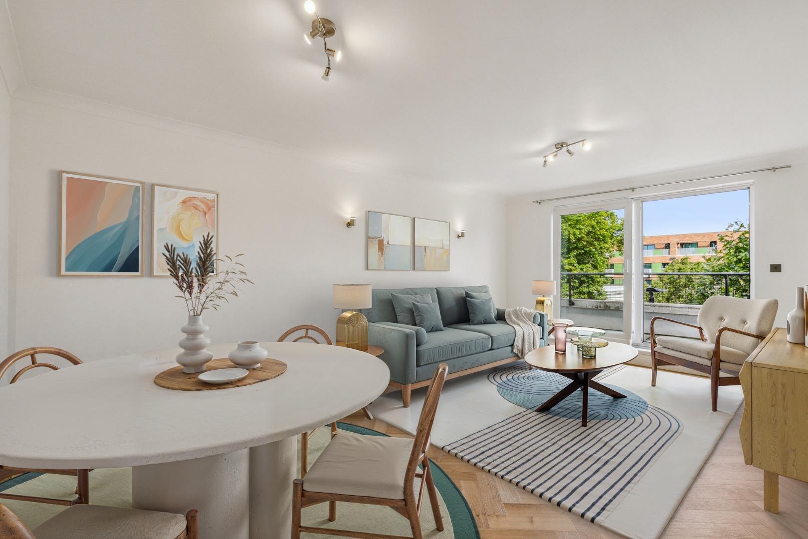 Flat Chiswick High Road in Greater London