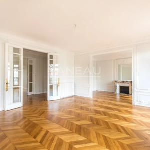 Flat Rue Auguste Comte in Paris