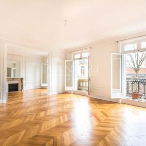 Flat Rue Auguste Comte in Paris