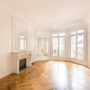 Flat Rue Auguste Comte in Paris
